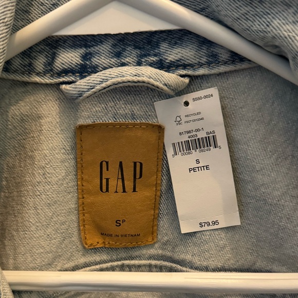 *brand new* Gap Icon Denim jacket - Picture 2 of 2